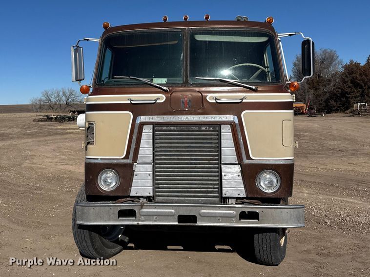 image for item FB0899 1967 International CO4000 grain truck