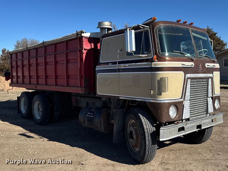 image for item FB0899 1967 International CO4000 grain truck