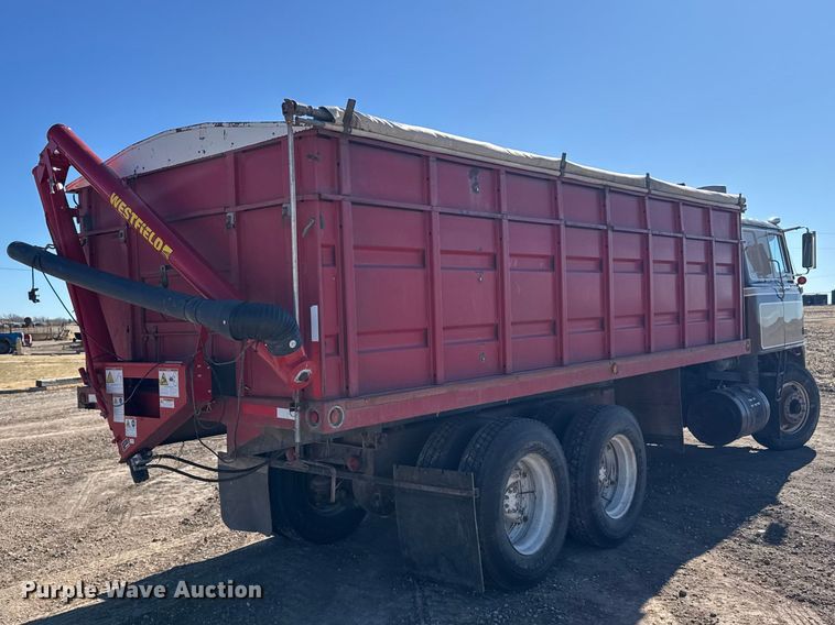 image for item FB0899 1967 International CO4000 grain truck