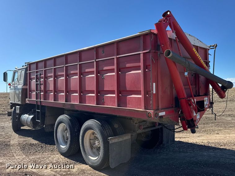 image for item FB0899 1967 International CO4000 grain truck