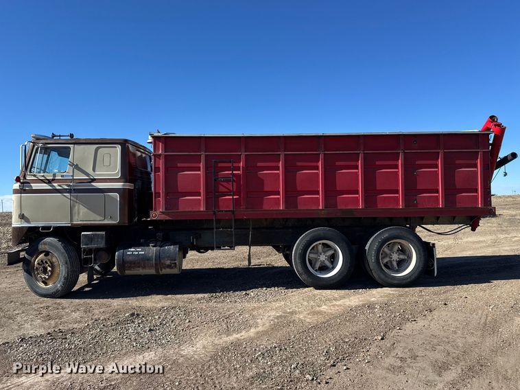 image for item FB0899 1967 International CO4000 grain truck