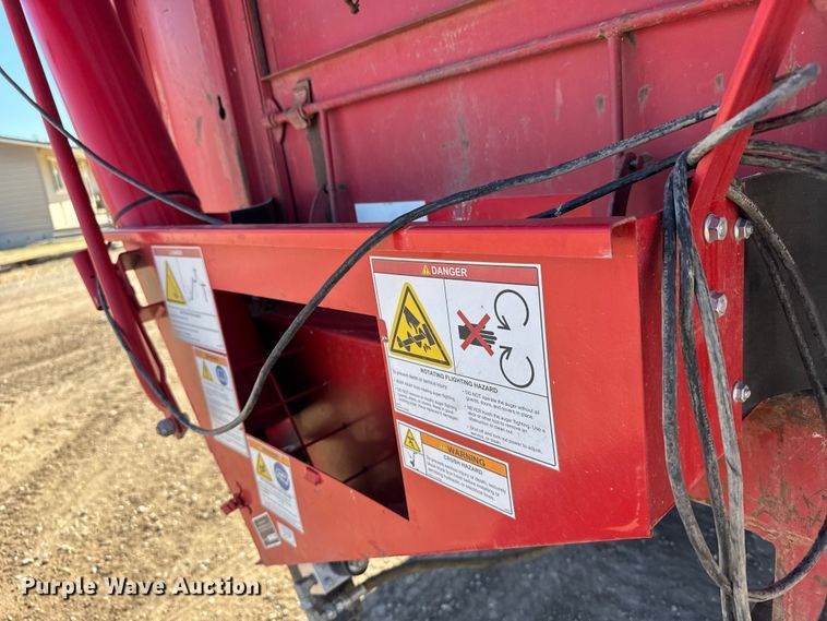 image for item FB0899 1967 International CO4000 grain truck