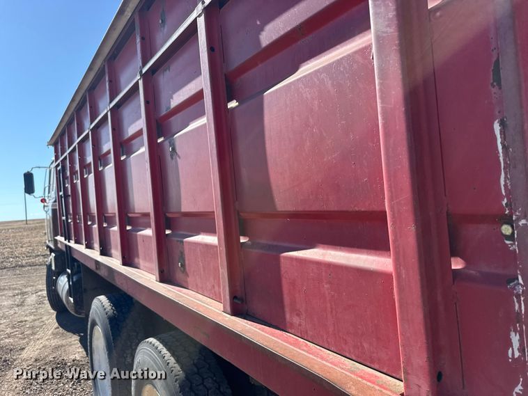 image for item FB0899 1967 International CO4000 grain truck
