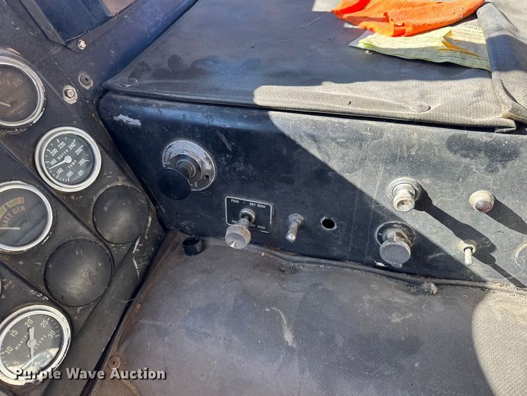 image for item FB0899 1967 International CO4000 grain truck