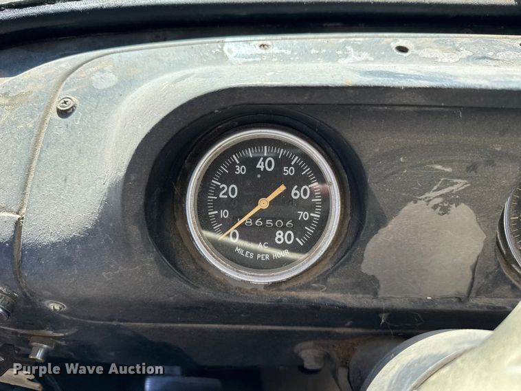 image for item FB0899 1967 International CO4000 grain truck