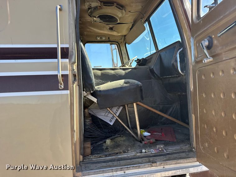 image for item FB0899 1967 International CO4000 grain truck