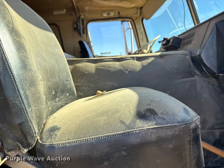 image for item FB0899 1967 International CO4000 grain truck