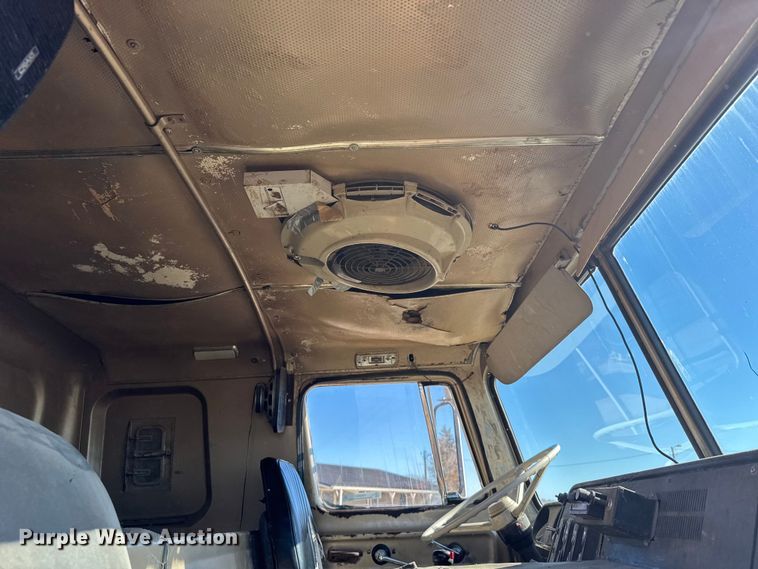 image for item FB0899 1967 International CO4000 grain truck