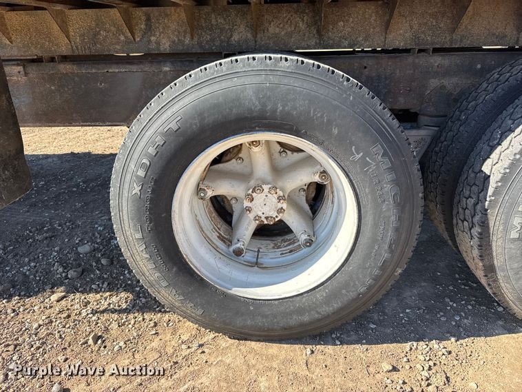 image for item FB0899 1967 International CO4000 grain truck