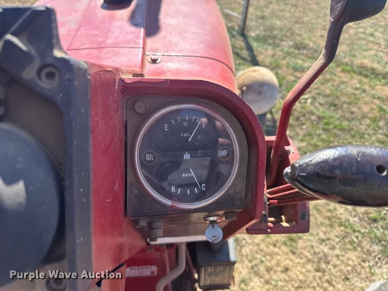image for item FB0935 1963 Farmall 706 tractor