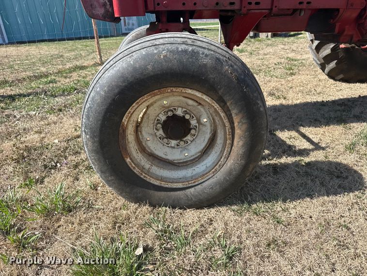 image for item FB0935 1963 Farmall 706 tractor