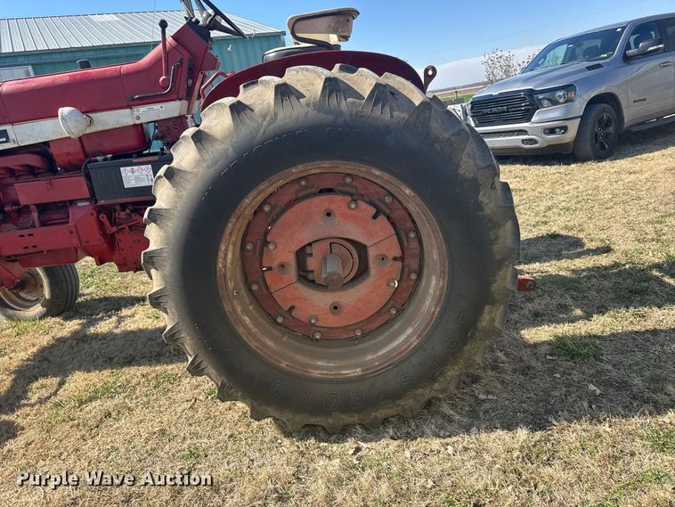 image for item FB0935 1963 Farmall 706 tractor