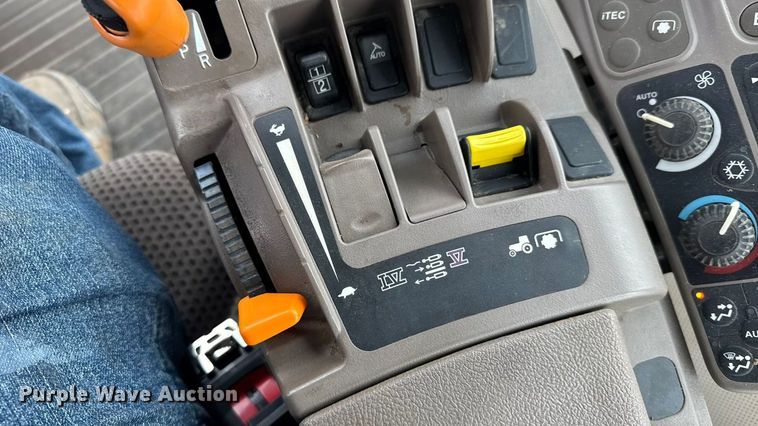 image for item FB6966 2012 John Deere 8285R MFWD tractor