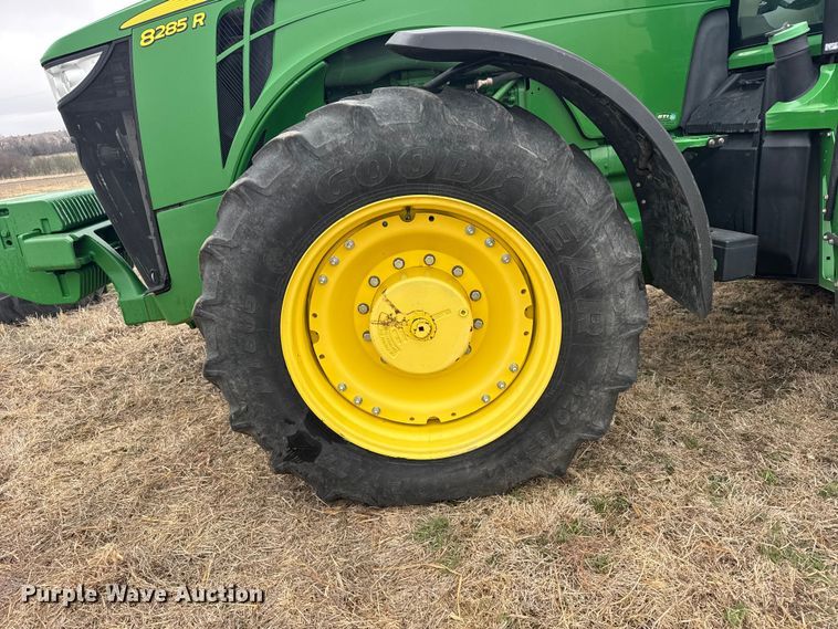 image for item FB6966 2012 John Deere 8285R MFWD tractor
