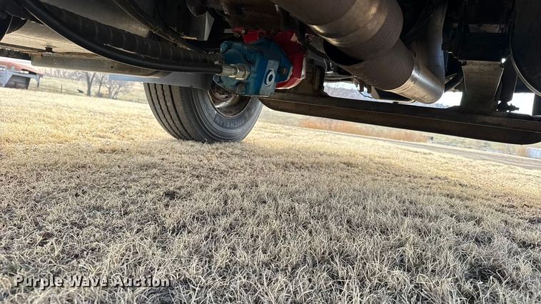 image for item FB6971 2006 International 4400 grain truck