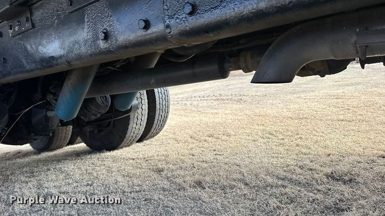 image for item FB6971 2006 International 4400 grain truck