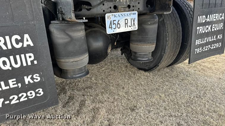 image for item FB6971 2006 International 4400 grain truck