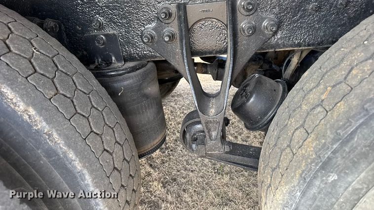 image for item FB6971 2006 International 4400 grain truck