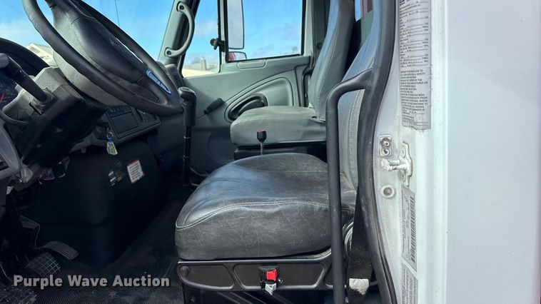 image for item FB6971 2006 International 4400 grain truck