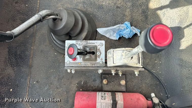 image for item FB6971 2006 International 4400 grain truck