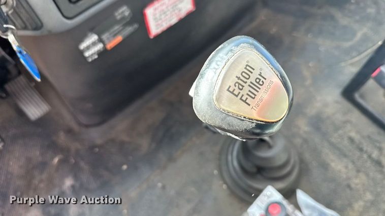 image for item FB6971 2006 International 4400 grain truck