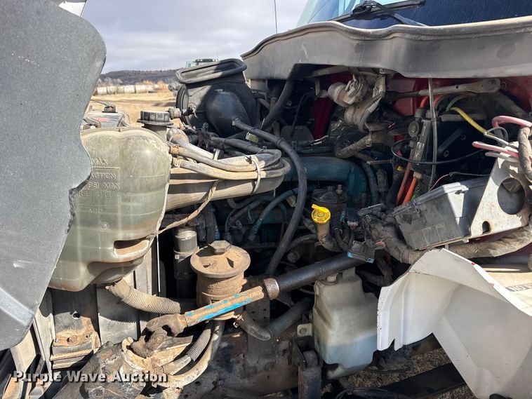 image for item FB6971 2006 International 4400 grain truck