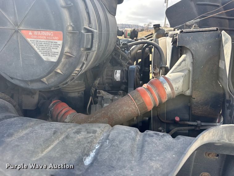 image for item FB6971 2006 International 4400 grain truck