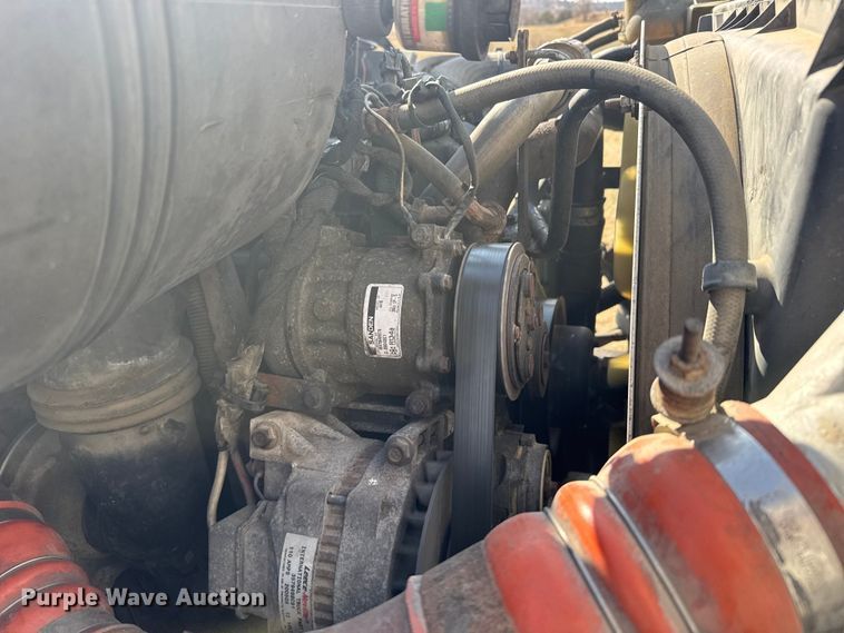 image for item FB6971 2006 International 4400 grain truck