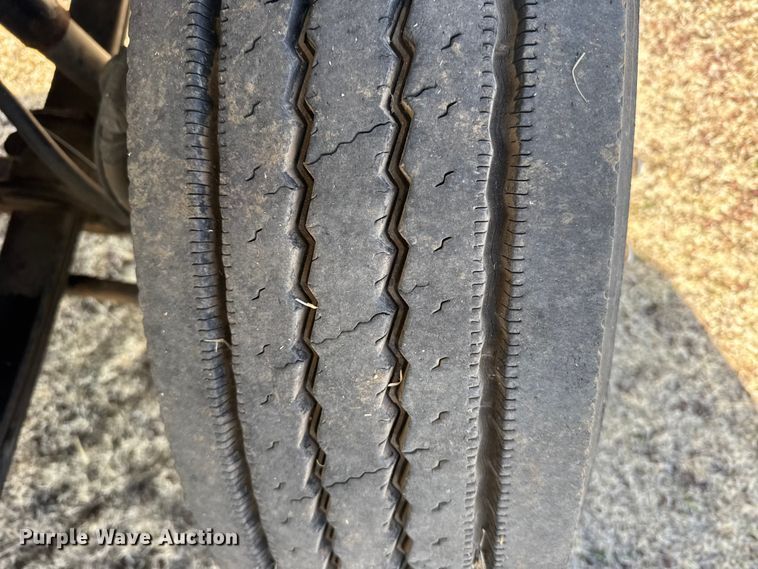 image for item FB6971 2006 International 4400 grain truck