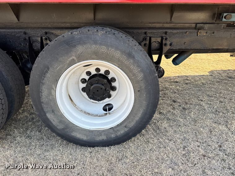 image for item FB6971 2006 International 4400 grain truck