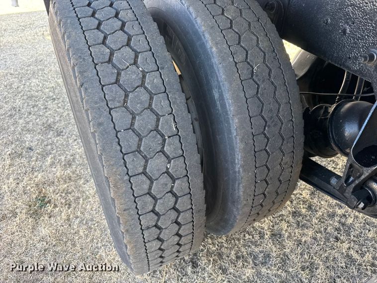 image for item FB6971 2006 International 4400 grain truck