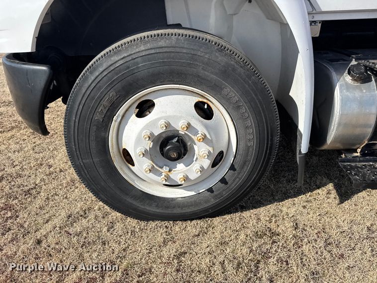 image for item FB6971 2006 International 4400 grain truck