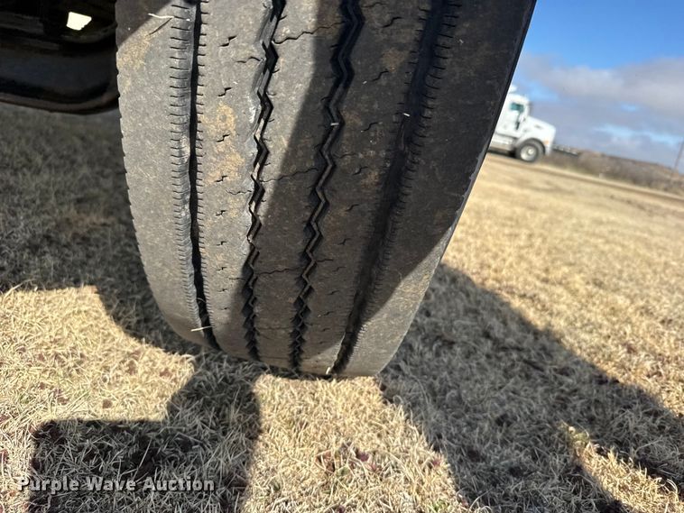 image for item FB6971 2006 International 4400 grain truck