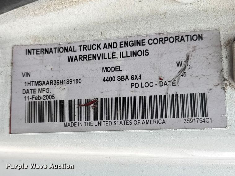 image for item FB6971 2006 International 4400 grain truck