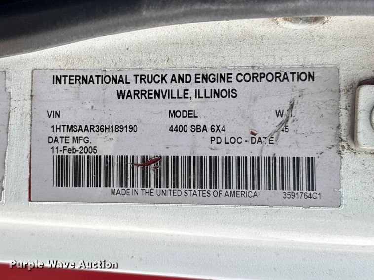 image for item FB6971 2006 International 4400 grain truck