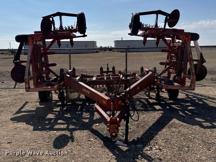 image for item FB6977 Sunflower 3671-35 sweep plow