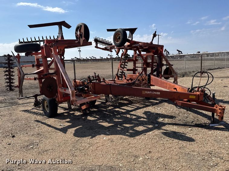 image for item FB6977 Sunflower 3671-35 sweep plow