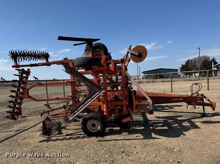 image for item FB6977 Sunflower 3671-35 sweep plow
