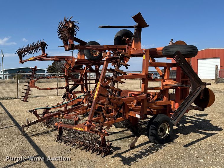image for item FB6977 Sunflower 3671-35 sweep plow