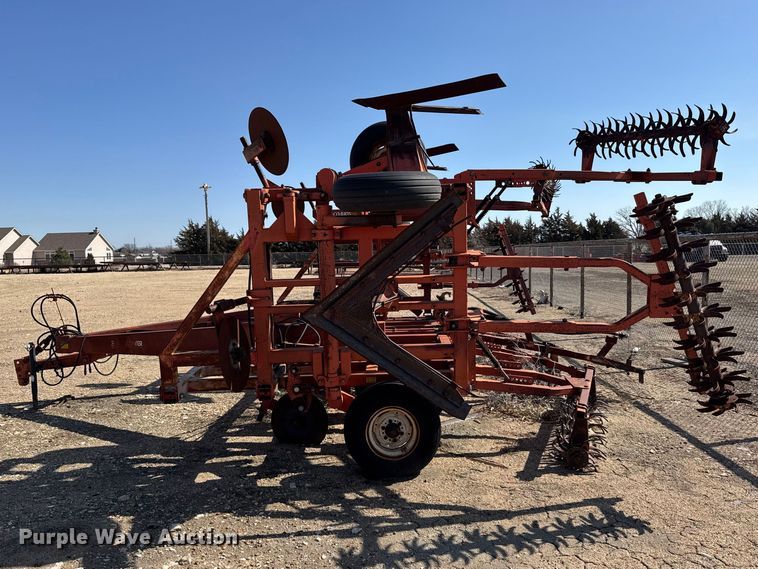 image for item FB6977 Sunflower 3671-35 sweep plow