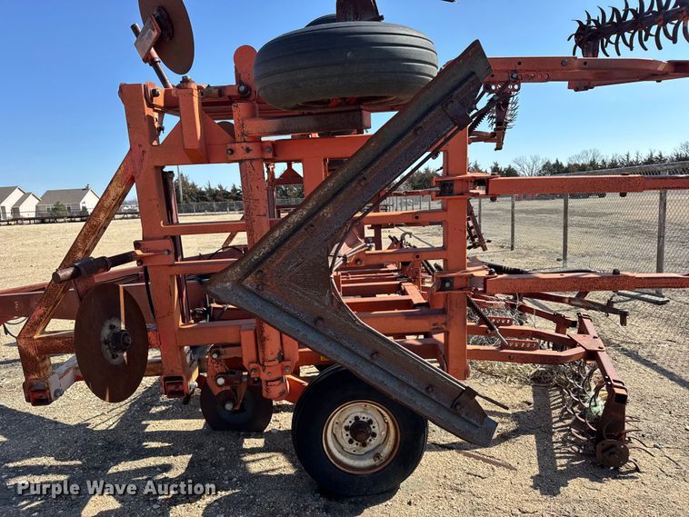 image for item FB6977 Sunflower 3671-35 sweep plow