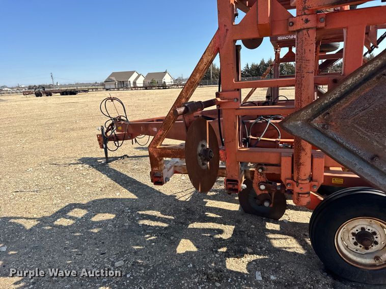 image for item FB6977 Sunflower 3671-35 sweep plow