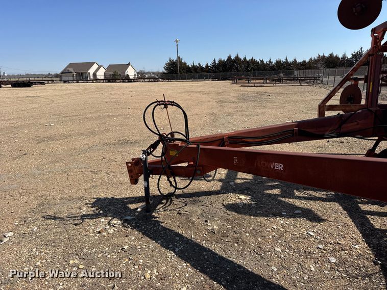 image for item FB6977 Sunflower 3671-35 sweep plow