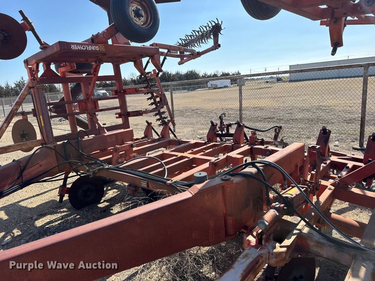 image for item FB6977 Sunflower 3671-35 sweep plow