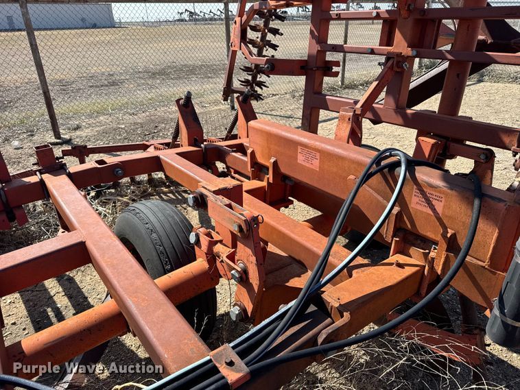 image for item FB6977 Sunflower 3671-35 sweep plow