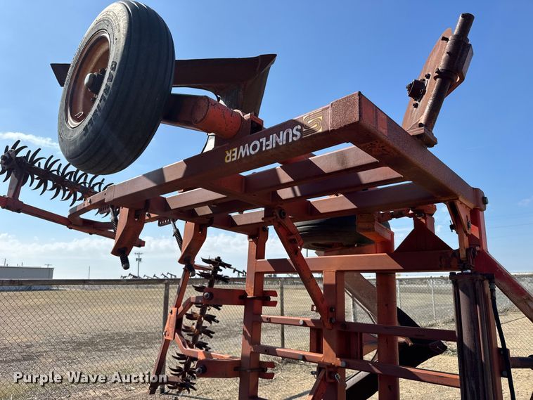 image for item FB6977 Sunflower 3671-35 sweep plow