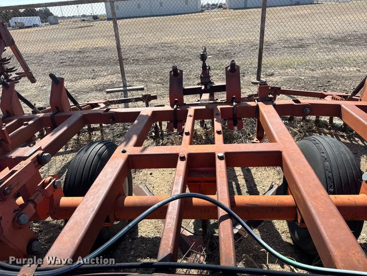 image for item FB6977 Sunflower 3671-35 sweep plow