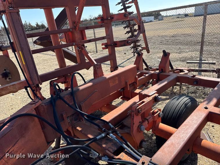image for item FB6977 Sunflower 3671-35 sweep plow