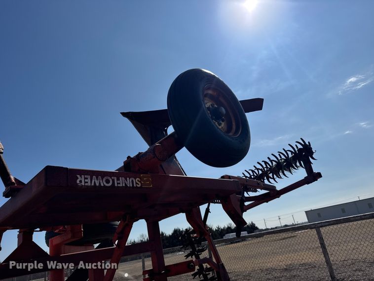 image for item FB6977 Sunflower 3671-35 sweep plow