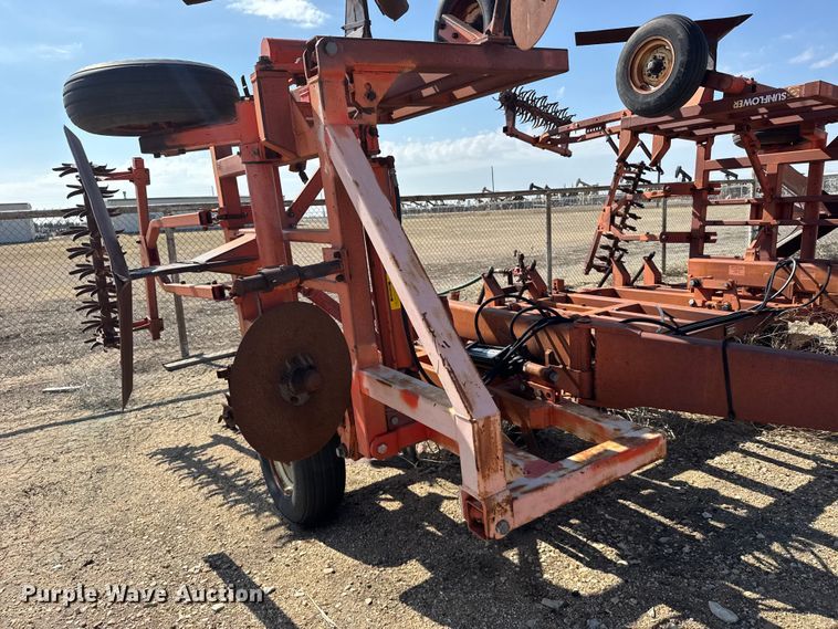 image for item FB6977 Sunflower 3671-35 sweep plow